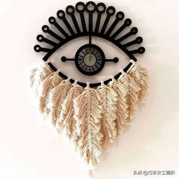 用剩餘的棉繩編了幾片葉子，組合起來簡直美翻了，鄰居都要學起來