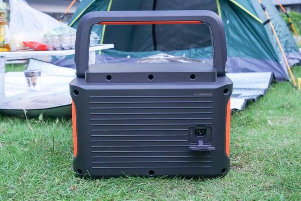 體驗電霸級別的產品，讓電小二太陽能戶外電源2200告訴什麼叫硬核