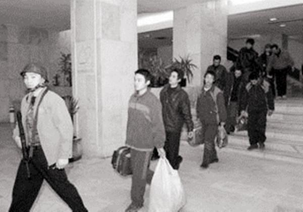 中國外交官涉險救人質內幕：半島臺上喊話，清真寺裡周旋