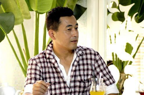 父母雙殘疾，童年受到很多欺辱，老戲骨王志飛五花八門的感情生活