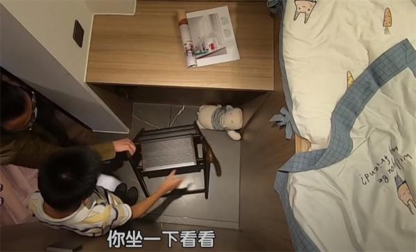 主婦囤物上癮!50㎡家堆滿雜物吊頂塞滿衛生紙,家人苦不堪言 主婦囤物上癮!50㎡家堆滿雜物吊頂塞滿衛生紙,家人苦不堪言