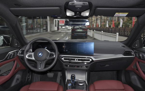 汽車界的BUG，新能源汽車！最新i4與沙龍機甲龍如何選擇