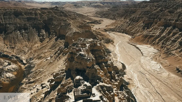 兩個人，一輛車，阿里北線無人區穿越