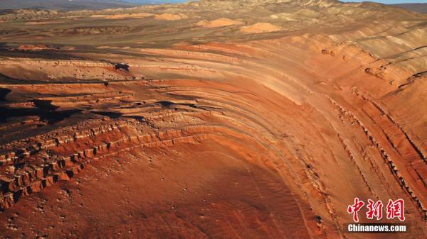 俯瞰天山紅河谷“大風耳”