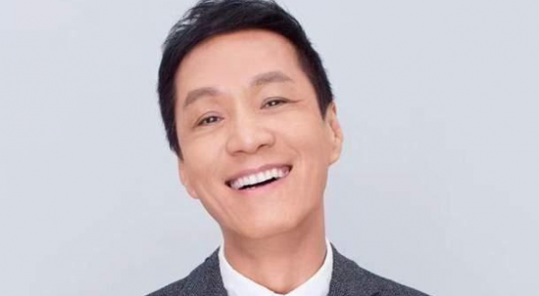 馮遠征跟大8歲妻子結婚後選擇丁克，現如今怎麼樣了？