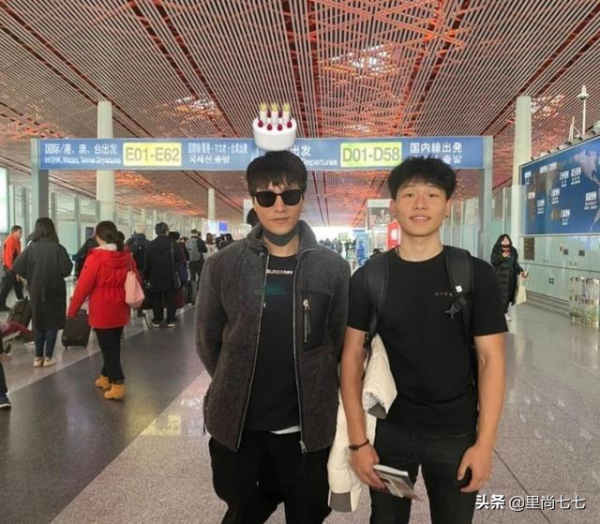 陳坤兒子19歲生日，剃寸頭戴耳釘打扮成爸爸模樣，五官終於像陳坤