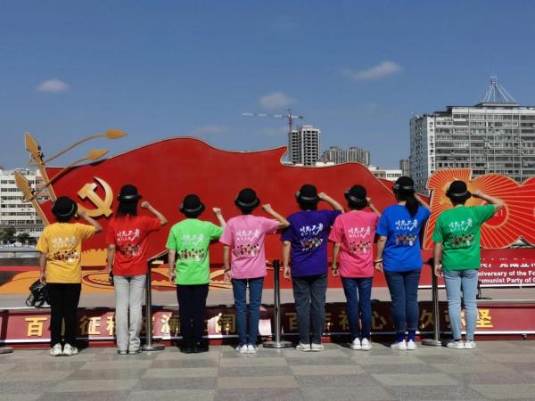 軍校三年姐妹情 重回故地尋初心 作者：劉鈺（蘭州）