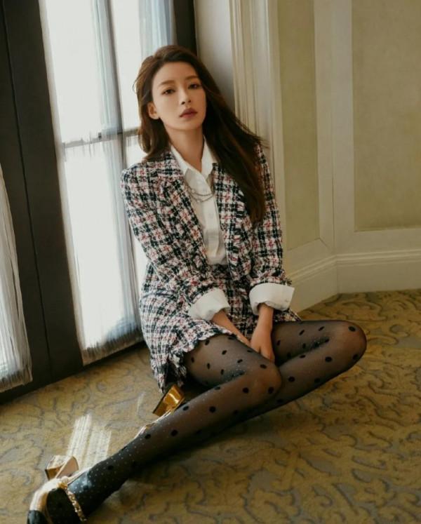 孫怡清冷質感封面大片，孫怡好有氣質