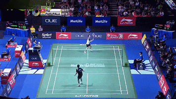 後場被動時反手一揮，反手劈吊學會了所向披靡