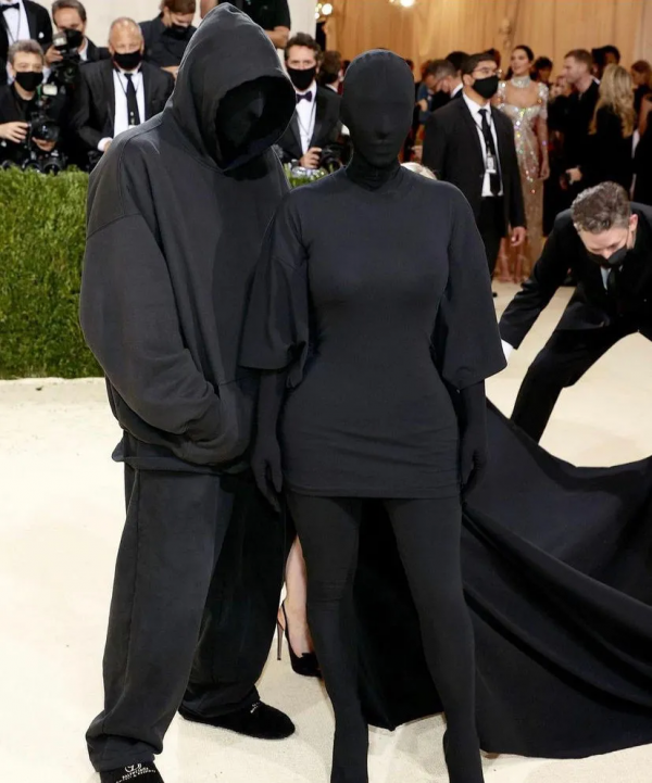 馬丁靴的30個穿搭示範，可甜可鹽，時髦炸了