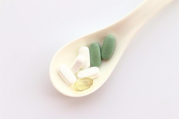 “頭孢就酒，一喝就走”是謠言？提醒：吃這2類藥物，也不能喝酒