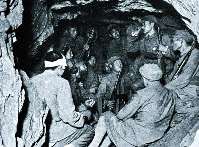 上甘嶺戰役中，9名志願軍戰士幹掉400多名敵人，怎麼做到的？