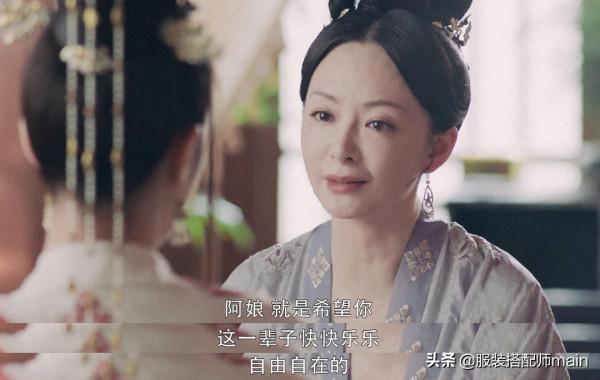 昔日上戲班花，演過迪麗熱巴、羅晉的母親，父親更是國家一級演員