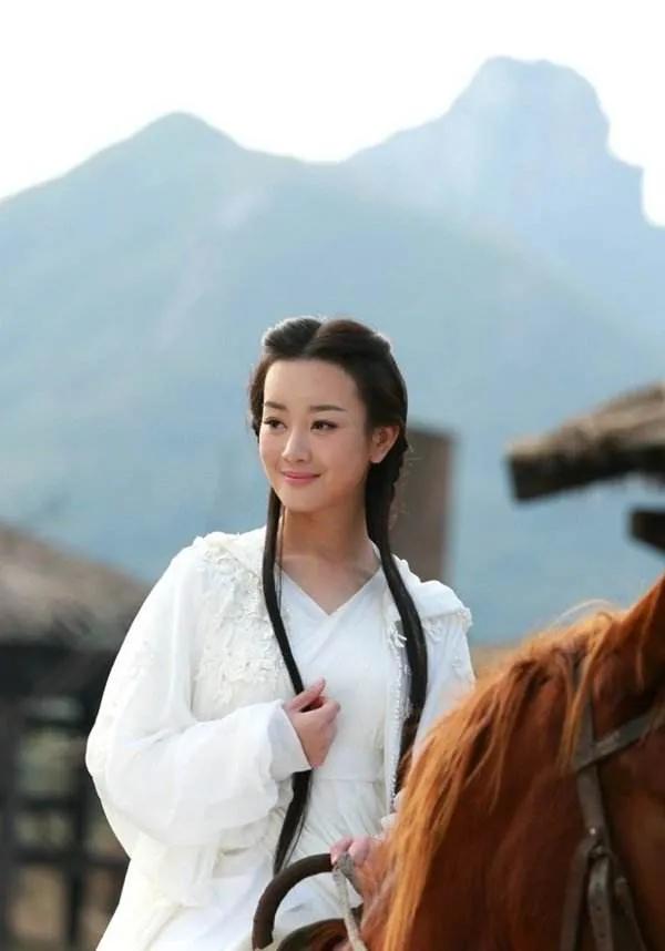 近期張檬官宣結婚，在剛好的年紀遇到愛的人，雙向奔赴，幸福啊