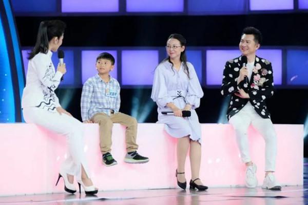 3年前父親意外癱瘓，4歲男孩獨自扛起家庭重擔，如今登上央視舞臺