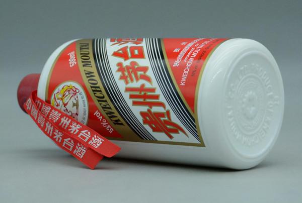 茅臺瓶身上沒有這“四大特徵”，多數是假茅臺酒，內行人才明白