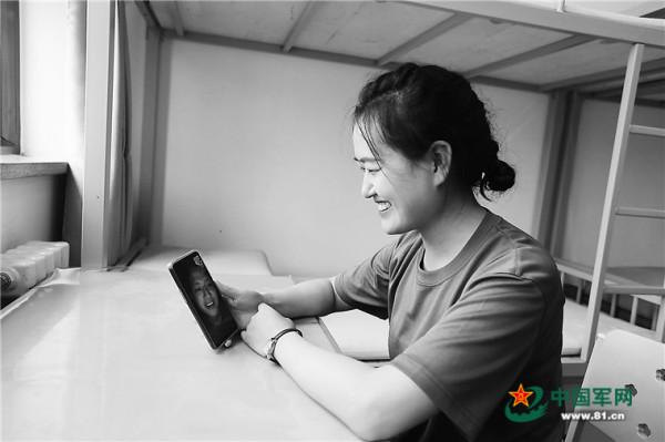 邊防線上的愛情故事:空軍上士和陸軍中尉在戰位比翼齊飛 邊防線上的愛情故事:空軍上士和陸軍中尉在戰位比翼齊飛