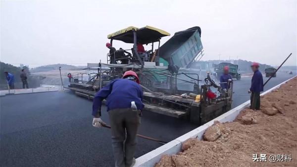 一年收費5551億，卻連虧8年，負債6萬億，高速公路的錢花去哪了？