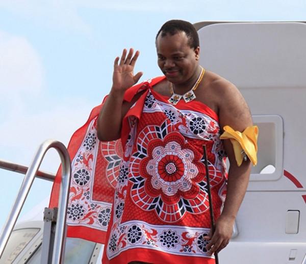 揮金如土的非洲國王：8成民眾吃不起飯，他給15位妻子買豪車