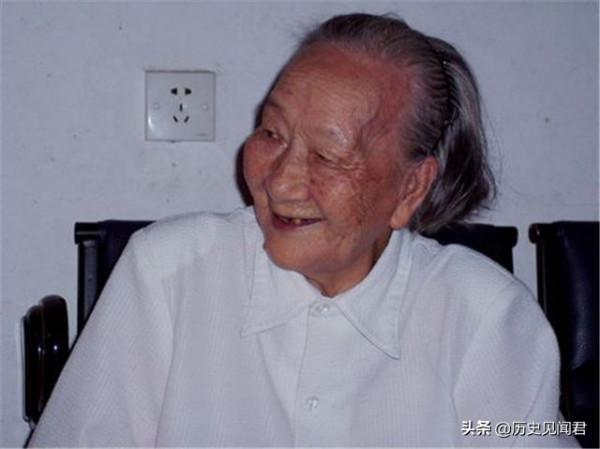 她與丈夫長征路上走散，無奈改嫁，晚年北京重逢，丈夫已是副主席