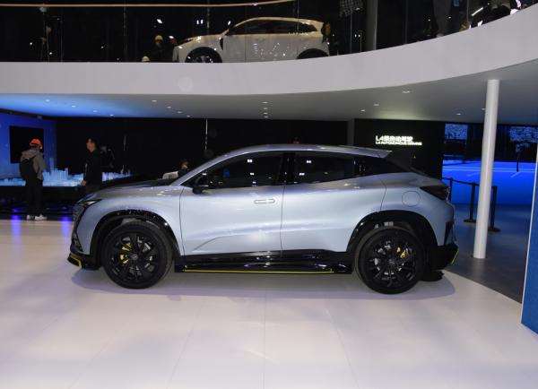 競爭領克01，長安UNI-T運動版，全車多處燻黑，配1.5T，才13萬多