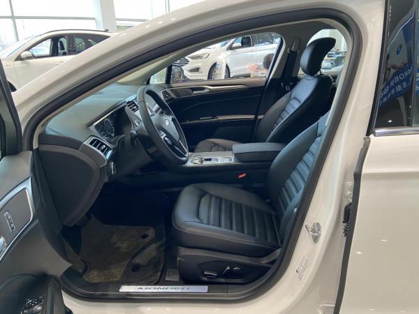 探店實拍福特蒙迪歐,操控出色的合資B級車!值得入手嗎? 探店實拍福特蒙迪歐,操控出色的合資B級車!值得入手嗎?