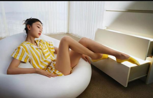 演員周冬雨寫真集