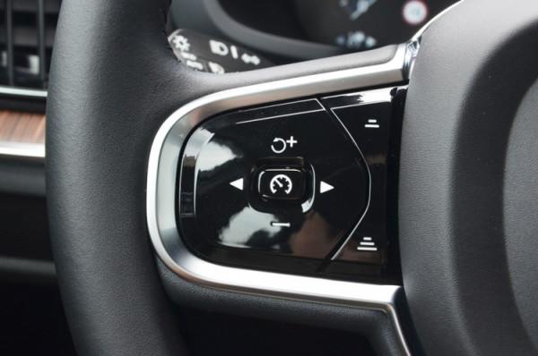 換裝48V輕混系統 實拍2022款沃爾沃S60