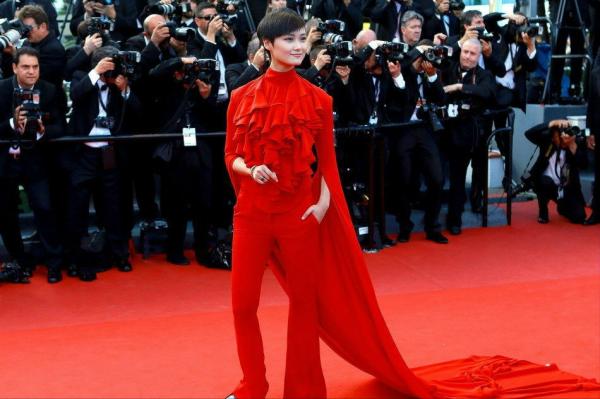 無價之姐，李宇春的黑紅往事，她是劃時代的標籤，憑什麼紅那麼久