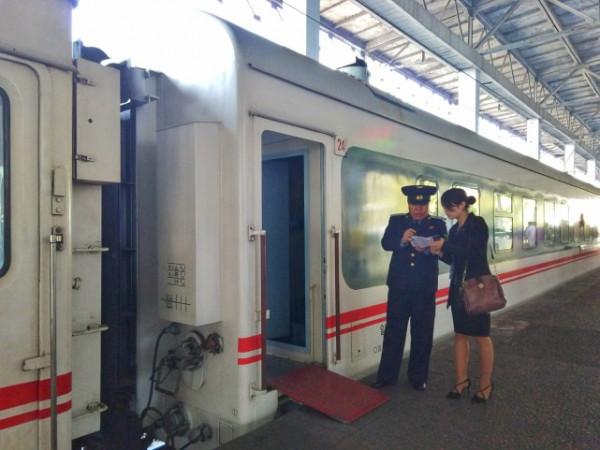 朝鮮觀察，朝鮮列車乘務員長什麼樣？