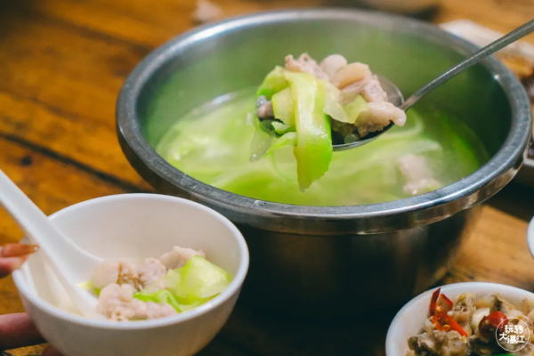 凌晨2:30營業，沒名字沒定位