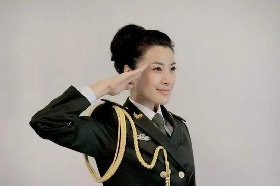 矯揉造作就別演軍旅劇了，這9位女星告訴你，什麼叫軍人那股勁兒