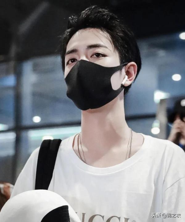 肖戰的機場穿搭，這個真的是我心中所有造型的top1