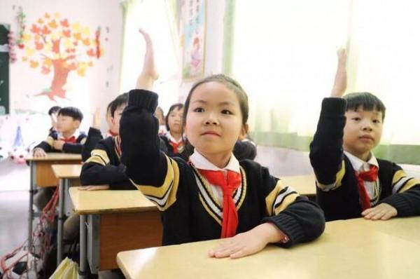 一二年級小學生不留作業不考試，家長表示擔憂，老師卻說沒關係？