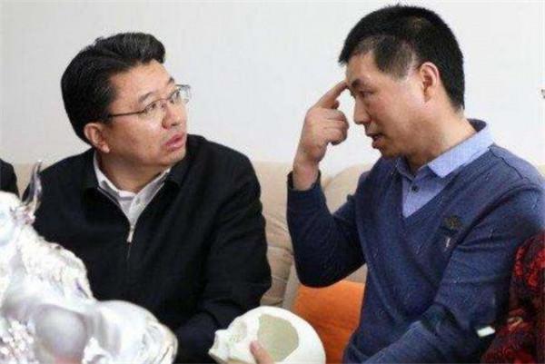 英雄團長祁發寶近況：頭顱模型有明顯缺損，額角傷疤明顯令人痛惜