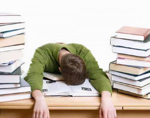 考試學科沒有減少，考試難度沒有降低，“雙減”能給學生減負嗎？