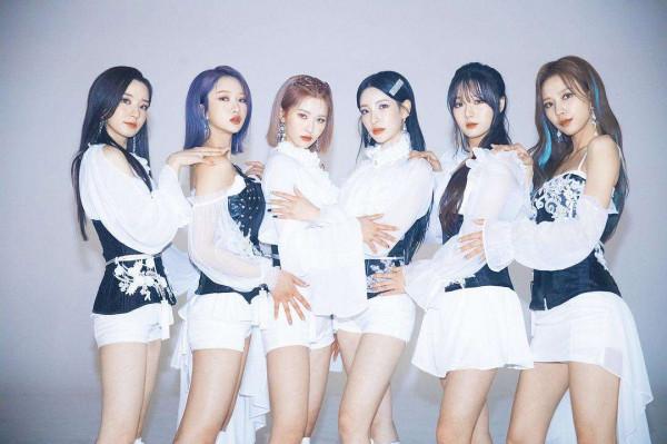 中國練習生在韓國拒絕行跪拜禮被網暴，樂華安排其回國完成學業