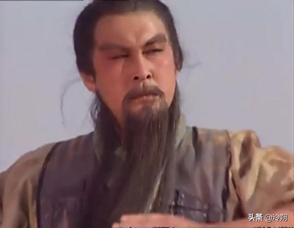 《三國演義》紀靈能和關羽戰三十回合，為啥十回合就被張飛殺了？