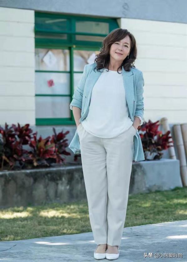 63歲恬妞老年發福也時髦,穿西裝搭樂福鞋端莊顯瘦,從容服老真美 63歲恬妞老年發福也時髦,穿西裝搭樂福鞋端莊顯瘦,從容服老真美