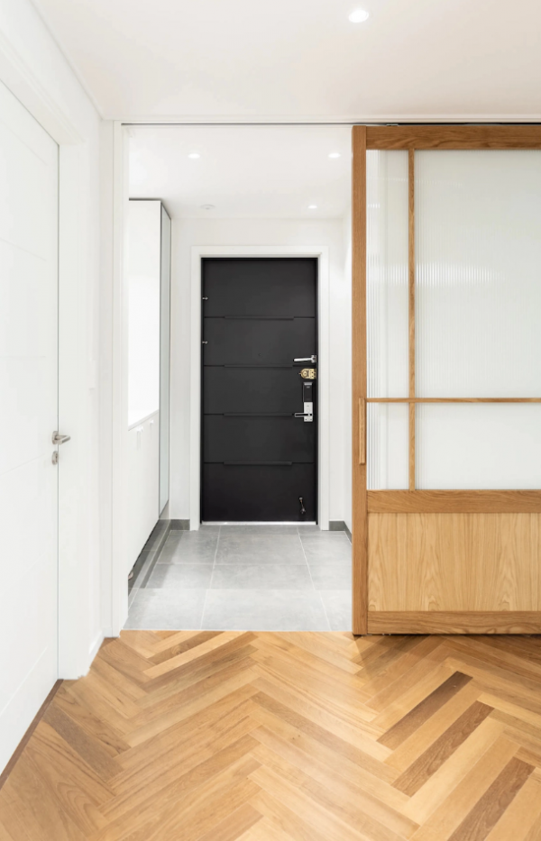 166㎡只有夫妻倆居住，沒有花裡胡哨的造型設計，乾淨得恰到好處