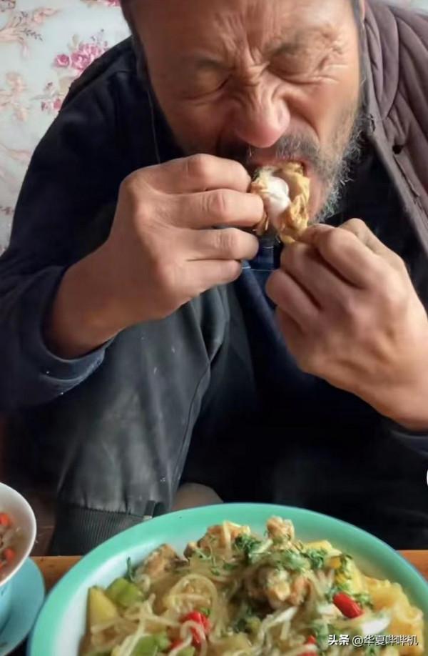 為了博眼球，有人賣慘有人吃板磚，有人卻吃出了儀式感