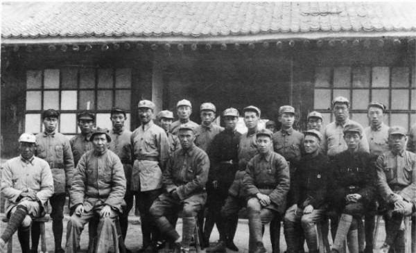 1949年,一副司令街頭遇見乞丐母親,為何不敢相認?原因讓人淚目 1949年,一副司令街頭遇見乞丐母親,為何不敢相認?原因讓人淚目