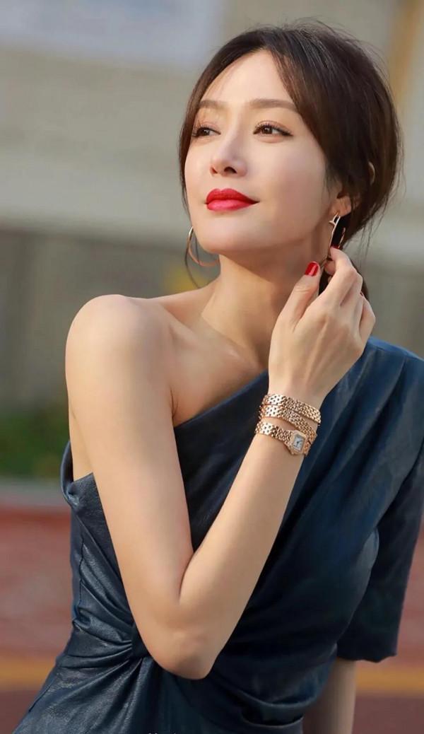 10位風韻猶存至今未婚的大齡內地女星,各有各的苦衷 10位風韻猶存至今未婚的大齡內地女星,各有各的苦衷