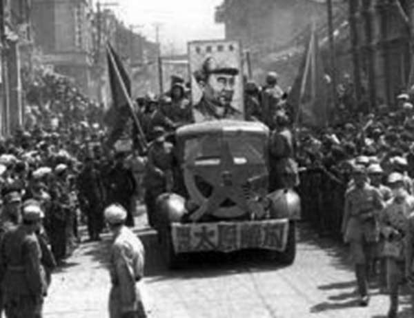 48年，一國軍軍長被蔣介石下令槍斃，臨死前振臂高呼：毛主席萬歲