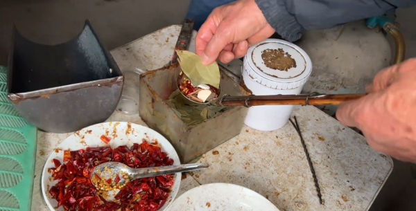 山東大爺開店8年做雞肉，經常接連幾天不開張，吃一次就不想再吃