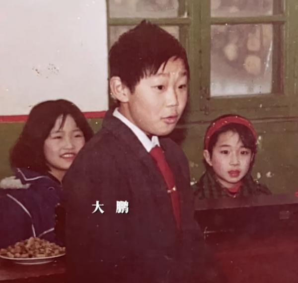 從唱歌被騙錢,到半個娛樂圈給他配戲,大鵬背後究竟有什麼人? 從唱歌被騙錢,到半個娛樂圈給他配戲,大鵬背後究竟有什麼人?