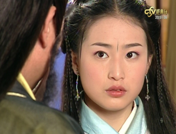 鮑逸琳：《倚天》最美楊不悔，退圈轉做幕後，還給劉亦菲當過光替