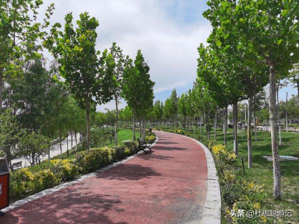 漢EV自駕新疆伊犁，一個人獨自玩耍，逛鞏留縣的蝶湖景區