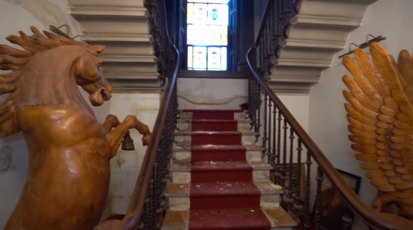 外國人的房子裡發現中國古董，還有兵馬俑？英國貴族留下的豪宅