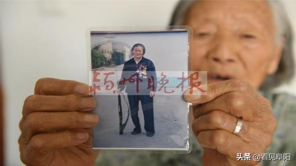 毛主席發給這名傳奇女子一支五六式半自動步槍、一百發子彈、一條武裝帶